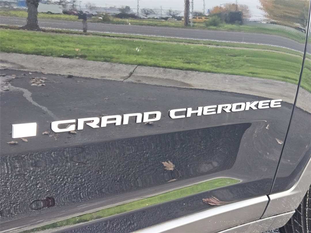 2025 Jeep Grand Cherokee L Laredo - Image 33