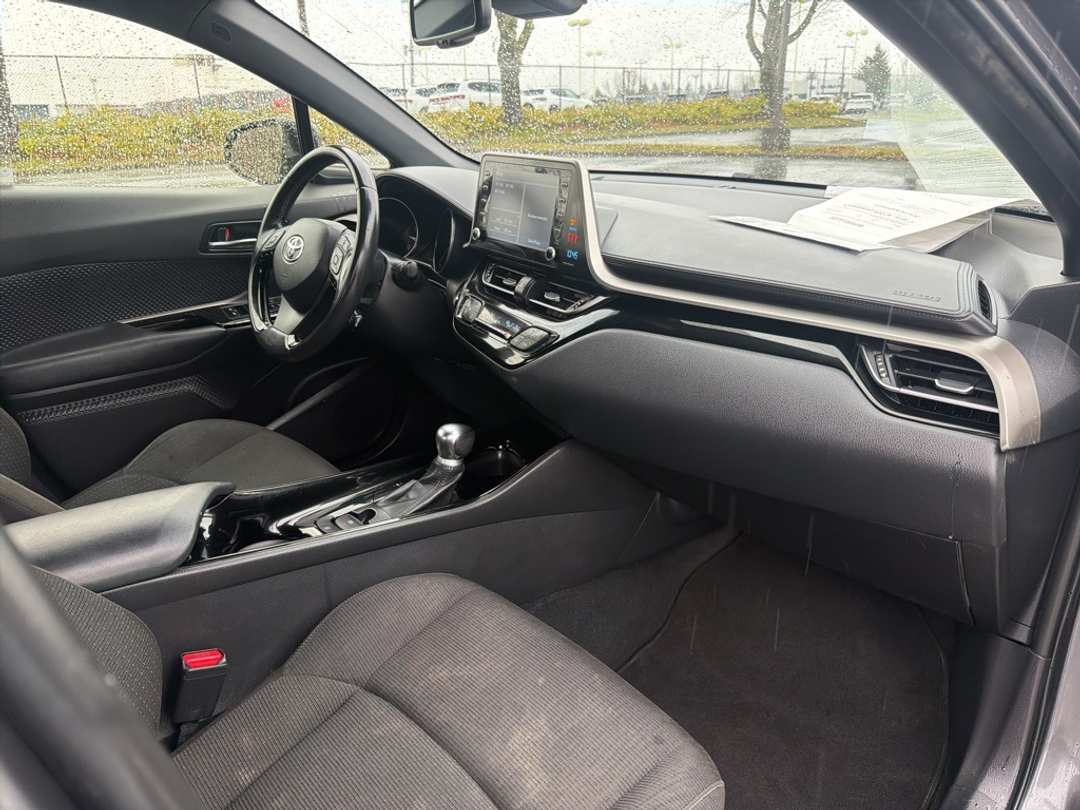 2019 Toyota C-Hr XLE - Image 26