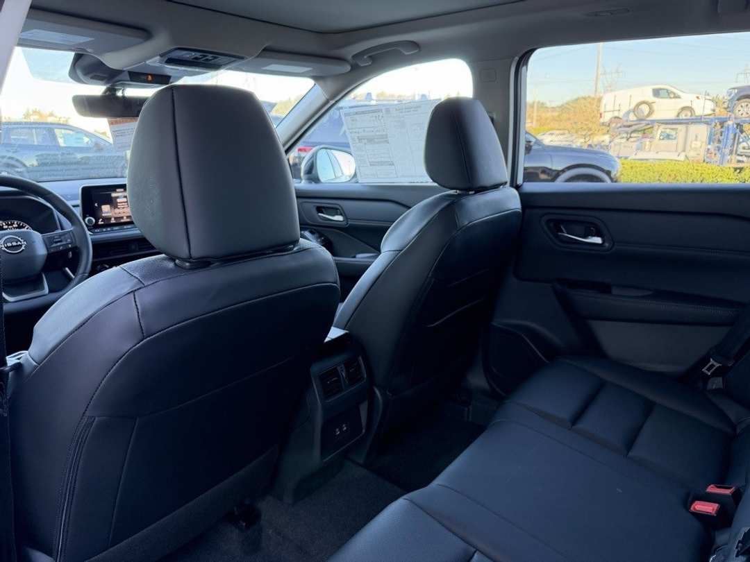 2026 Nissan Rogue Dark Armor - Image 32