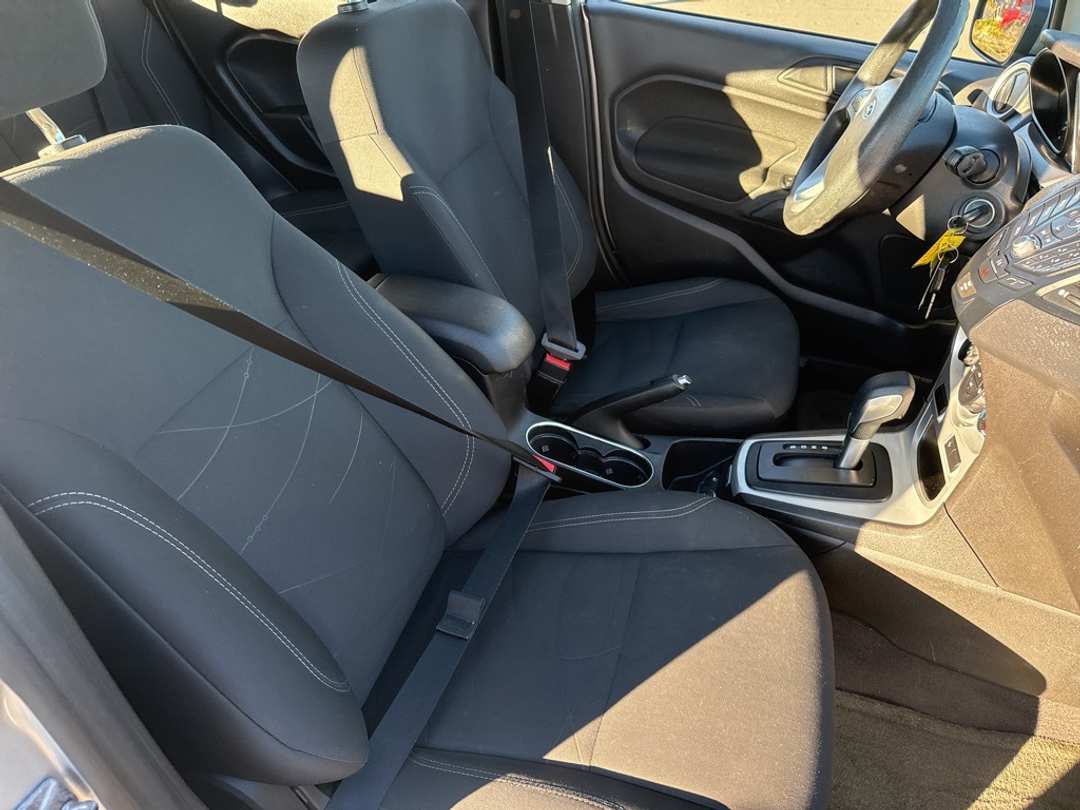 2018 Ford Fiesta SE - Image 25