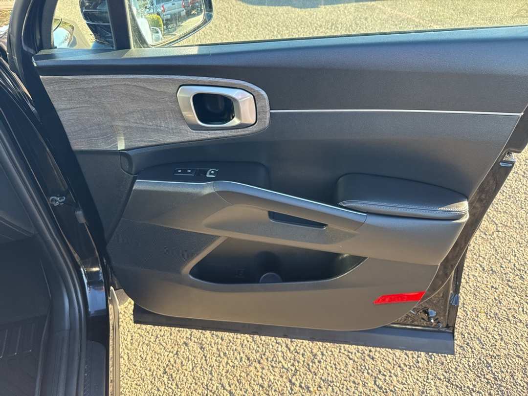 2022 Kia Sorento S - Image 30