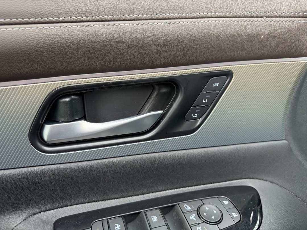 2026 Nissan Murano Platinum - Image 12