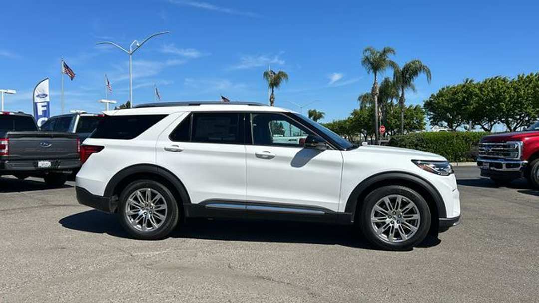 2026 Ford Explorer Platinum - Image 2