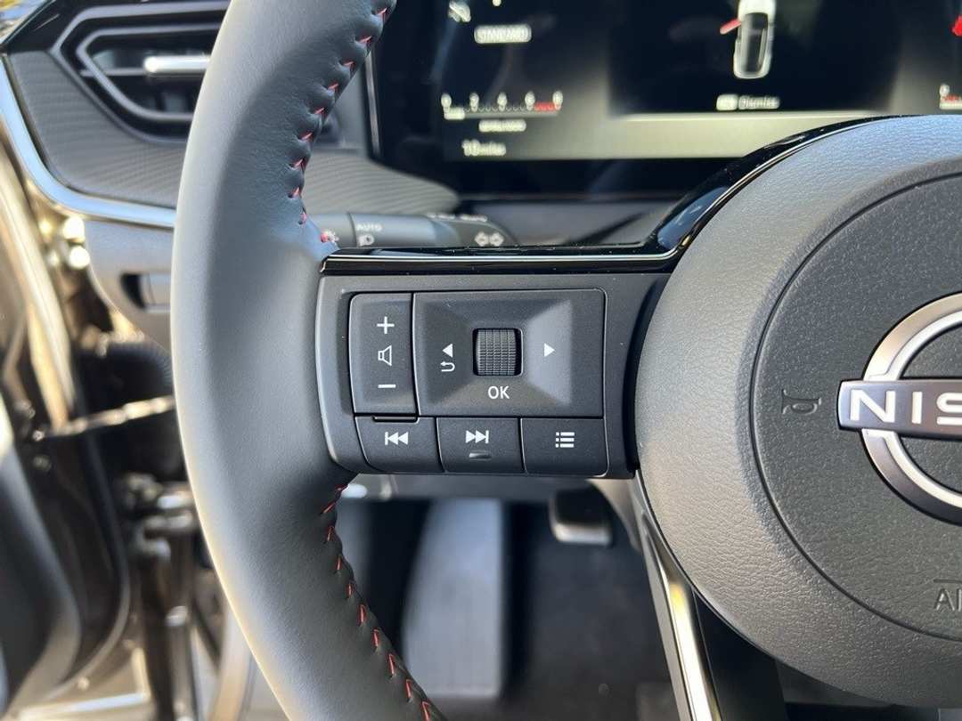 2026 Nissan Kicks SR - Image 14