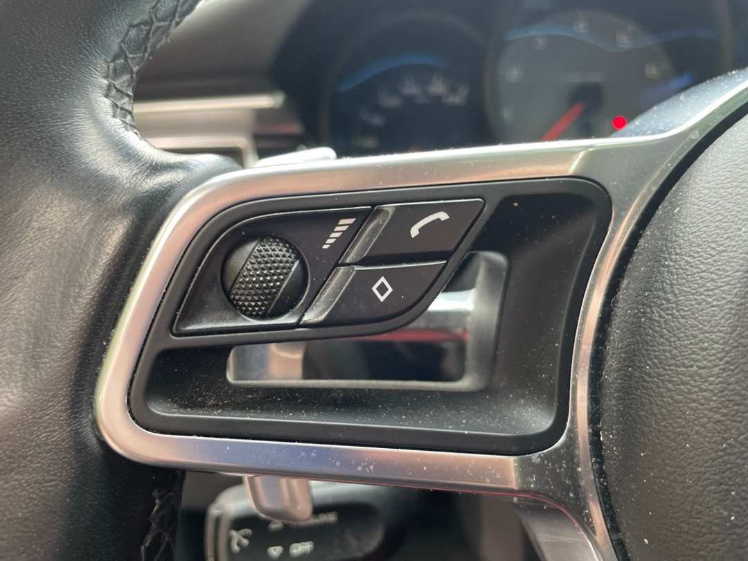 2018 Porsche Macan S - Image 12