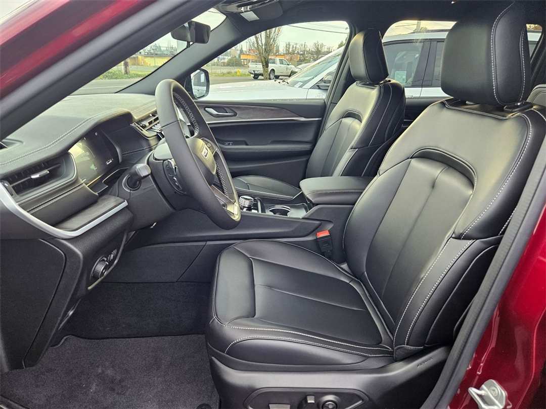 2025 Jeep Grand Cherokee L Limited - Image 14