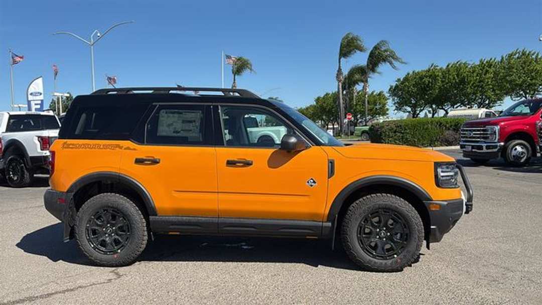 2026 Ford Bronco Sport Outer Banks - Image 2