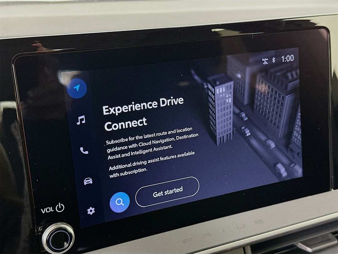 2026 Toyota Prius SE - Image 13