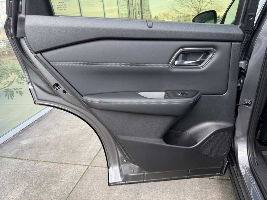 2026 Nissan Rogue Platinum - Image 32