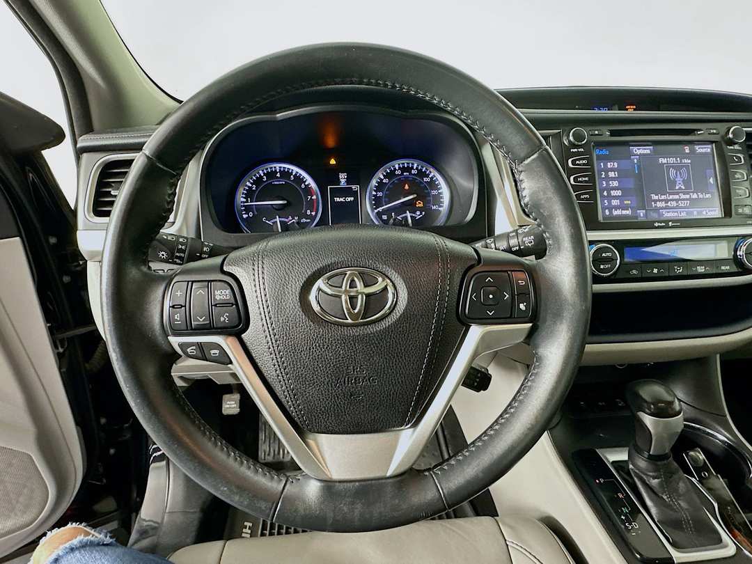 2015 Toyota Highlander XLE V6 - Image 12