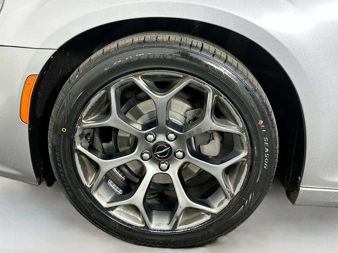 2017 Chrysler 300 S - Image 33