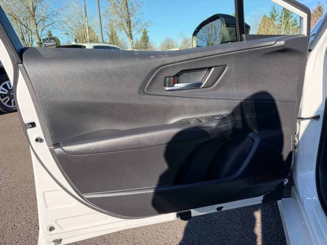 2024 Toyota Prius Prime XSE - Image 12