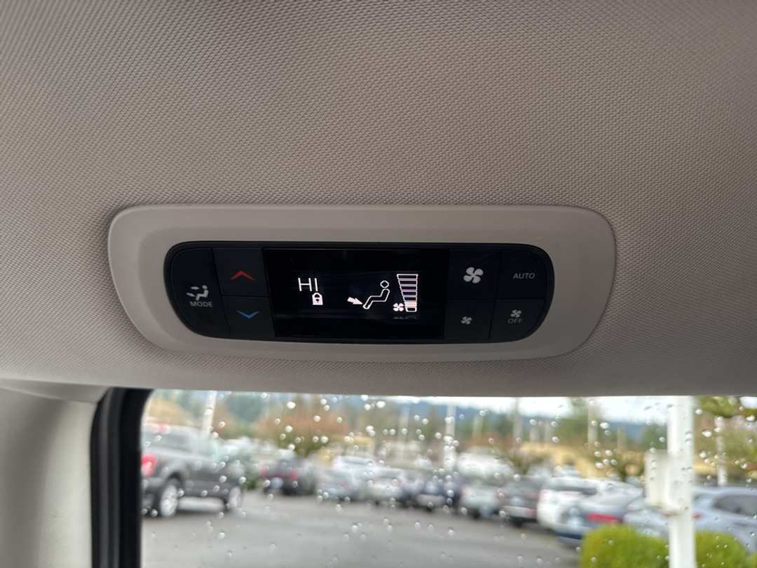 2018 Chrysler Pacifica Touring L - Image 21