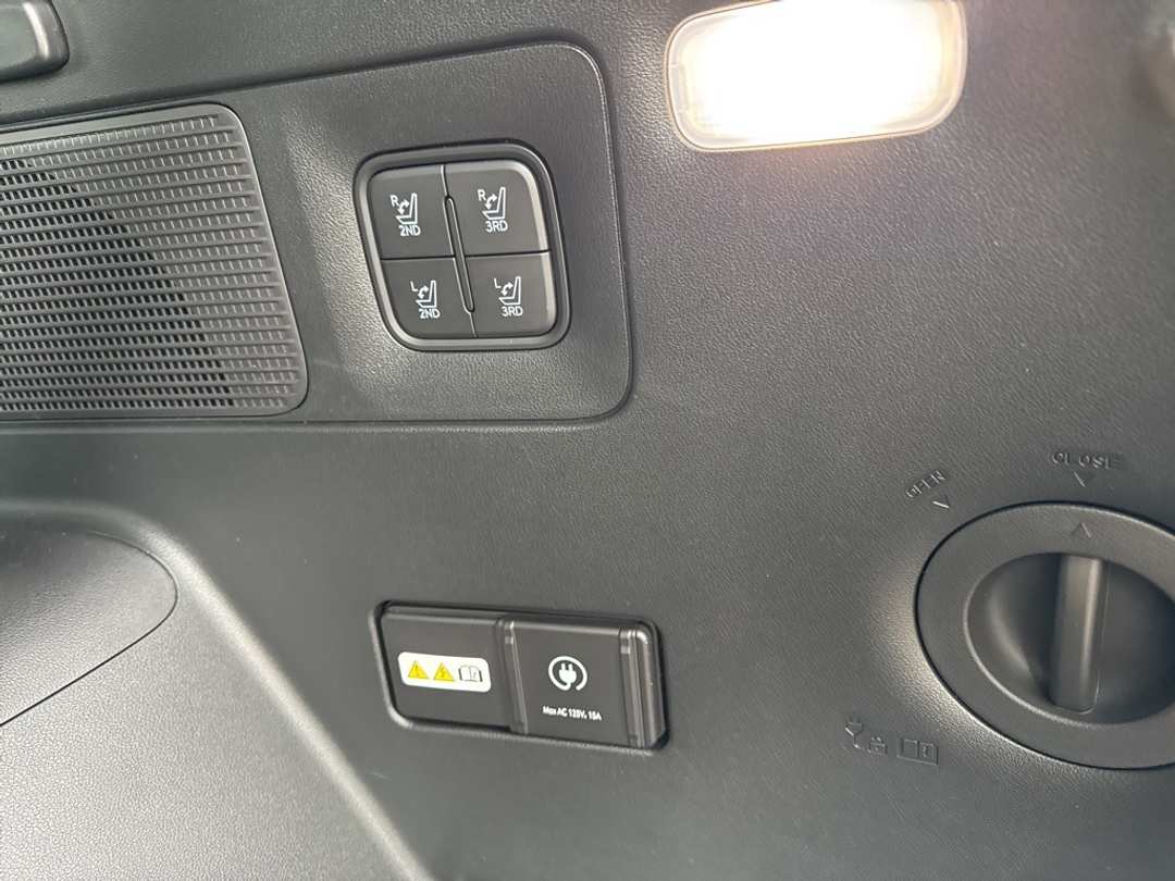 2026 Hyundai Ioniq 9 Performance Calligraphy - Image 12