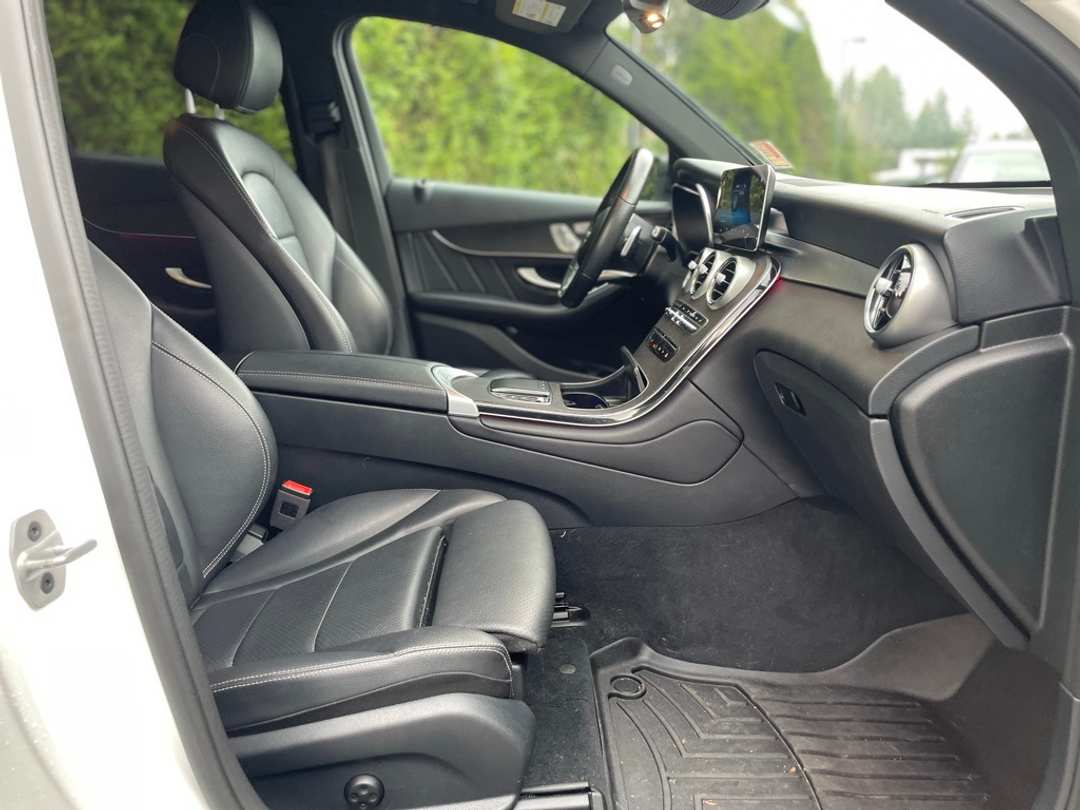 2022 Mercedes-Benz GLC GLC 300 - Image 24