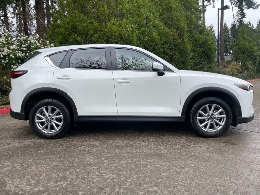 2023 MAZDA CX-5 2.5 S Preferred Package - Image 3