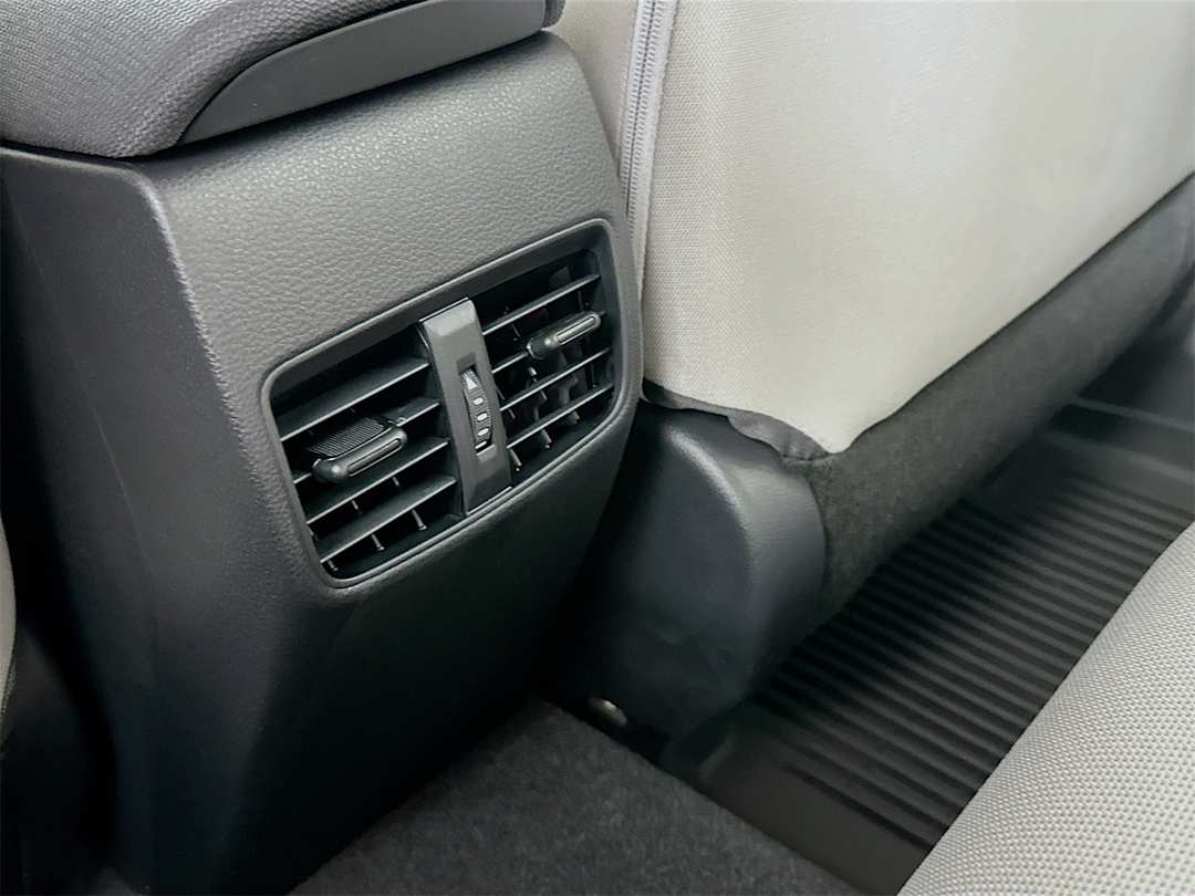 2026 Toyota Corolla Cross L - Image 24