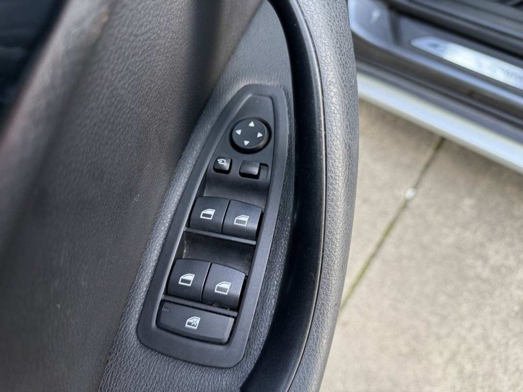 2020 BMW X1 xDrive28i - Image 13