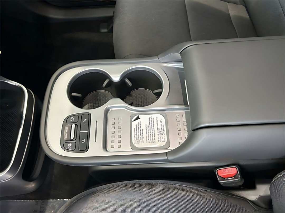 2026 Hyundai Ioniq 9 S - Image 16