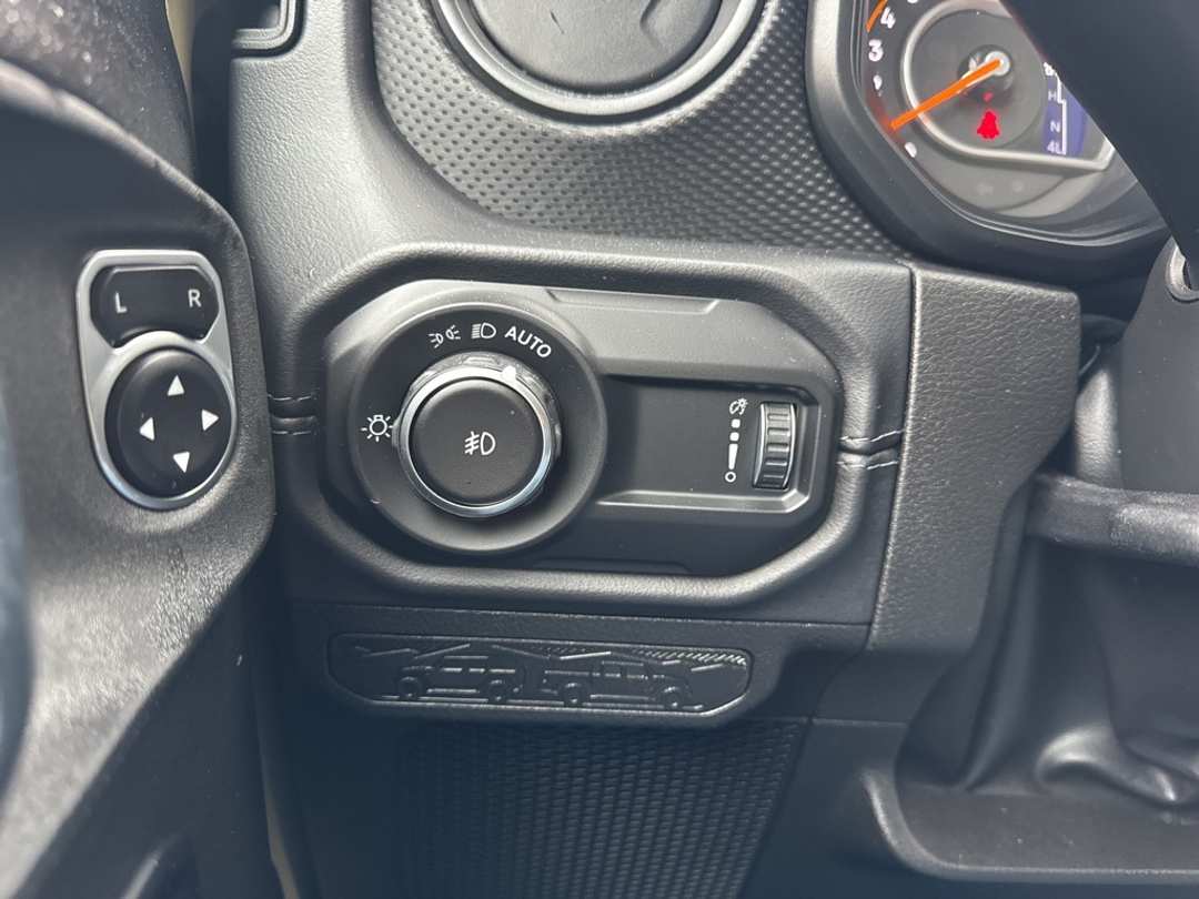 2025 Jeep Wrangler Rubicon - Image 39