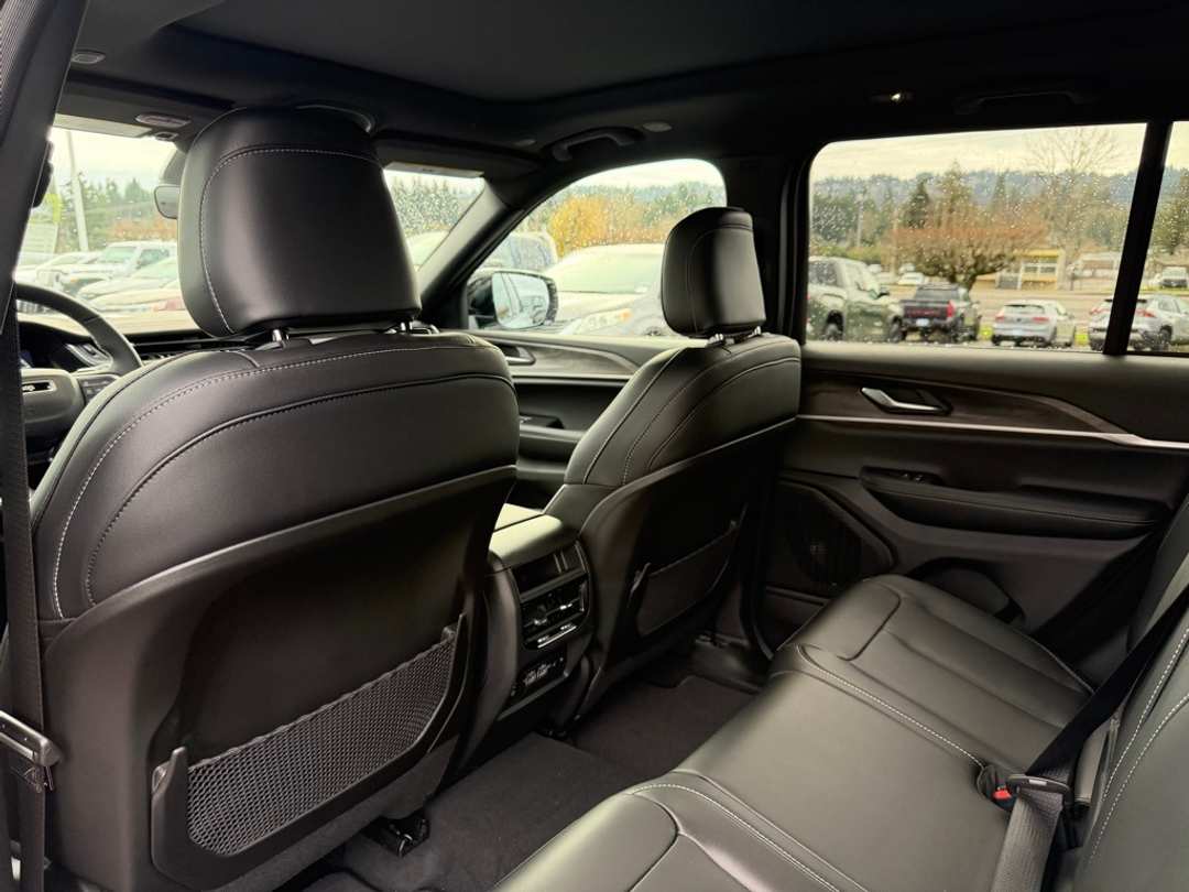 2025 Jeep Grand Cherokee Limited - Image 31