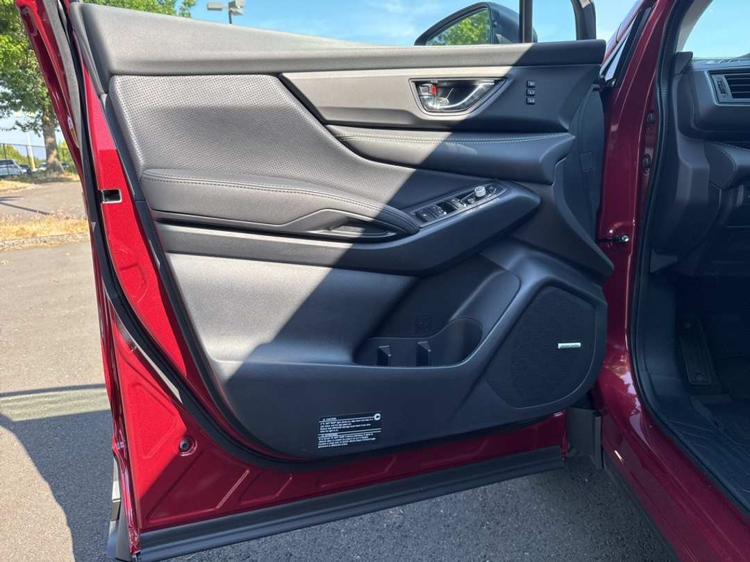 2025 Subaru Ascent Onyx Edition Touring - Image 13