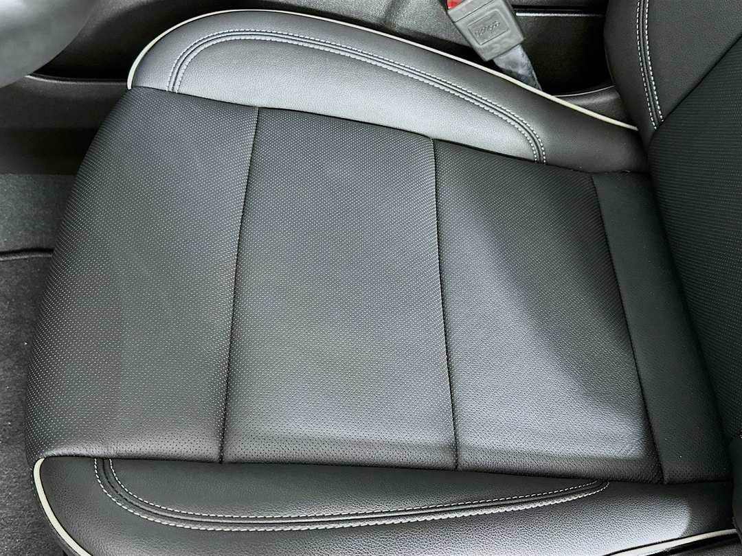 2025 Chevrolet Suburban Premier - Image 21