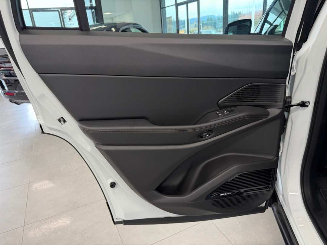 2026 Jeep Cherokee Overland - Image 32