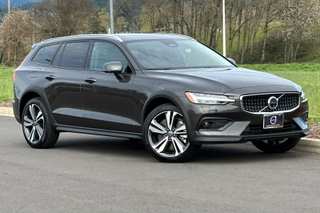 2025 Volvo V60 Cross Country B5 Plus