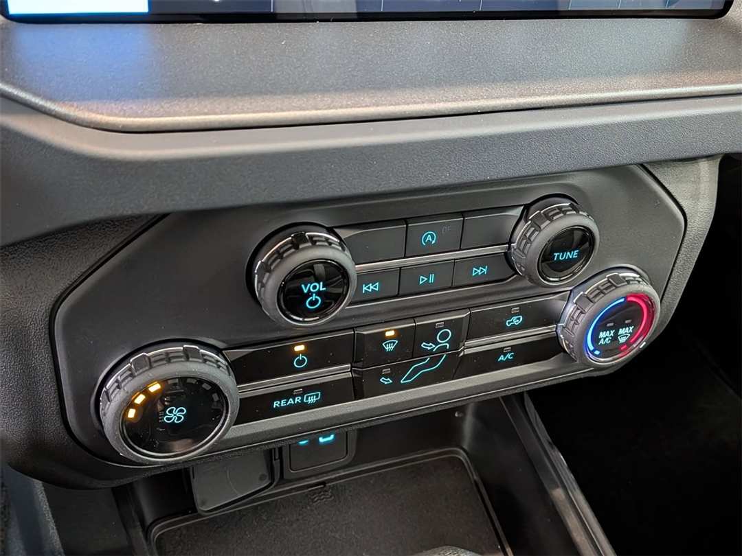 2025 Ford Bronco Base - Image 10