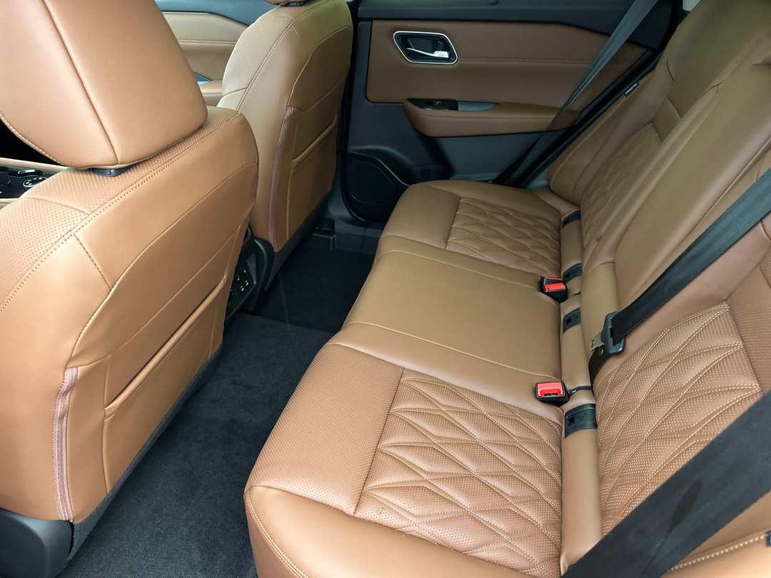 2026 Nissan Rogue Platinum - Image 11