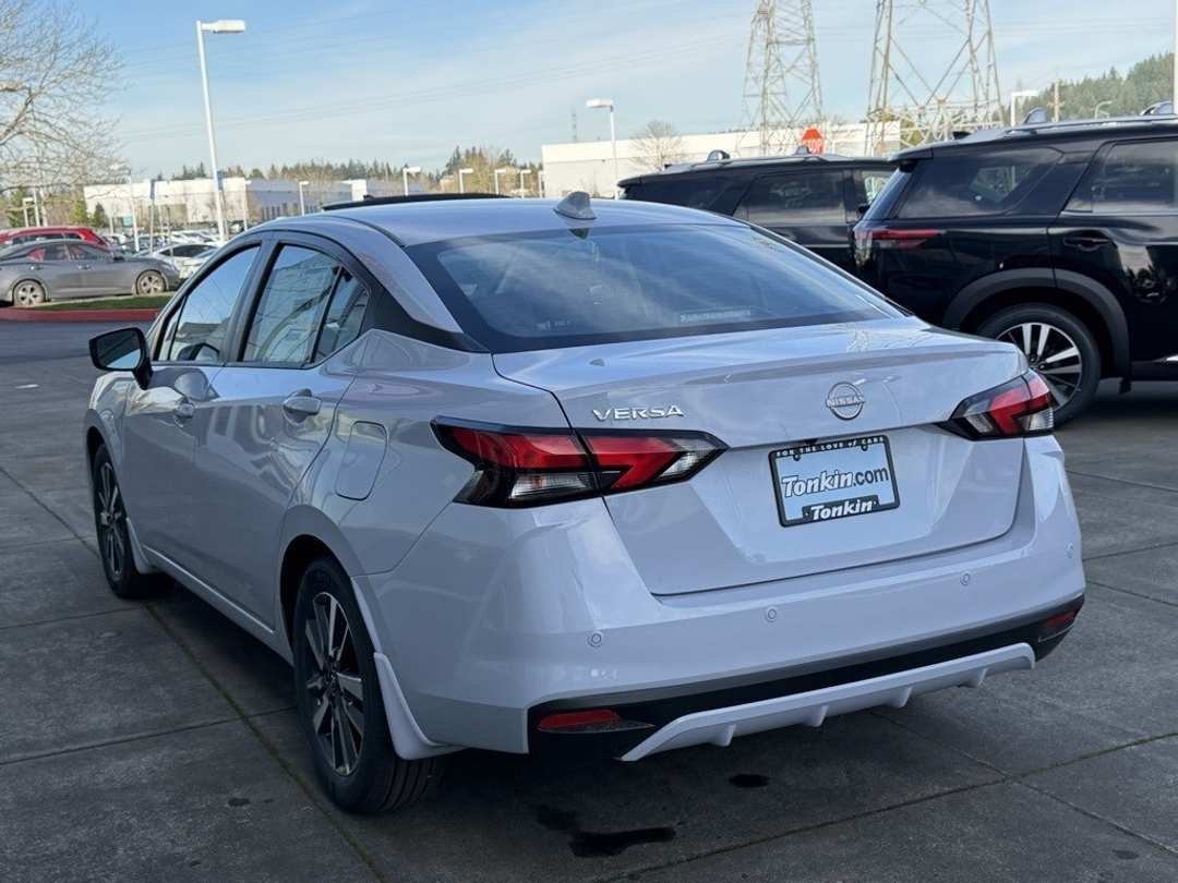 2025 Nissan Versa 1.6 SV - Image 5