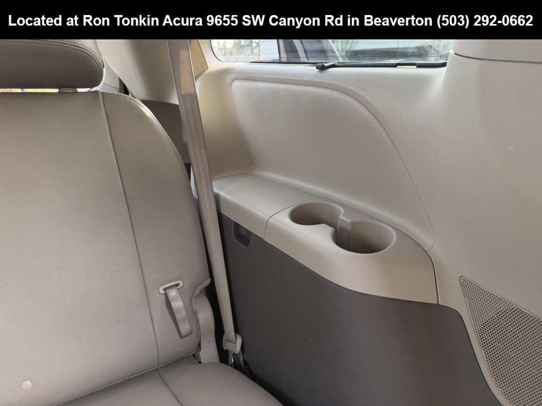 2017 Toyota Sienna XLE - Image 30