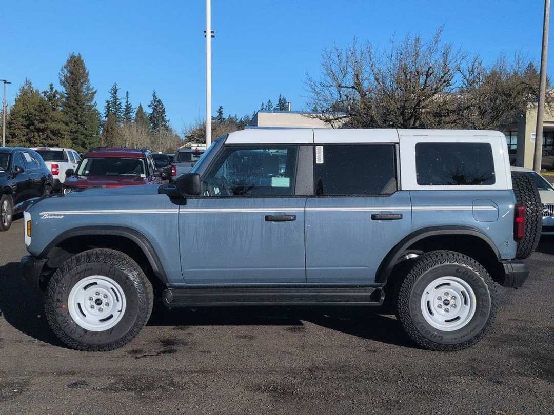2025 Ford Bronco Heritage Edition - Image 2