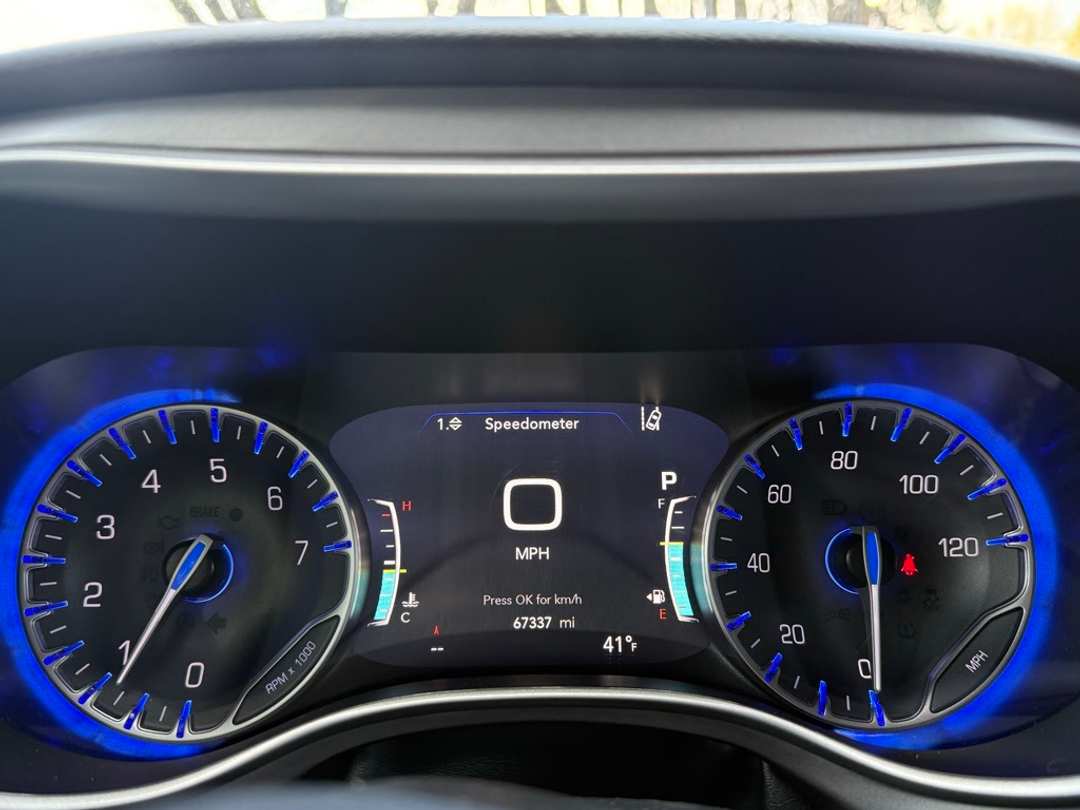 2023 Chrysler Pacifica Touring L - Image 31