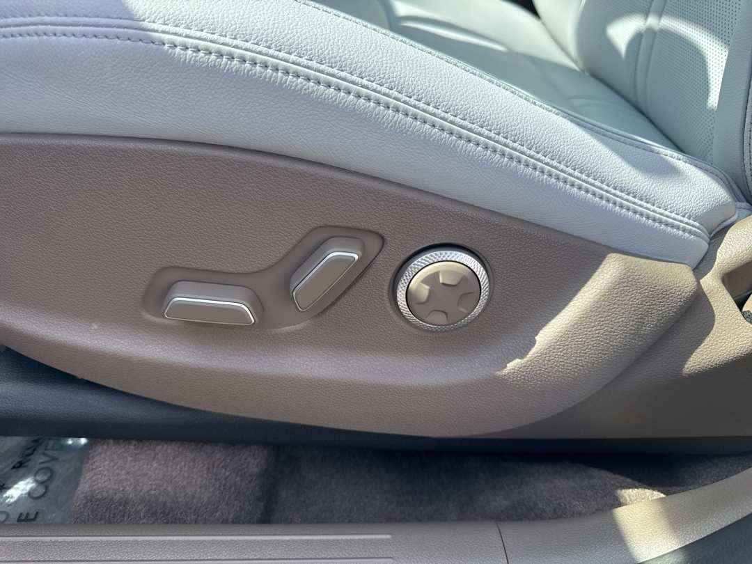 2026 Genesis Electrified Gv70 - Image 18