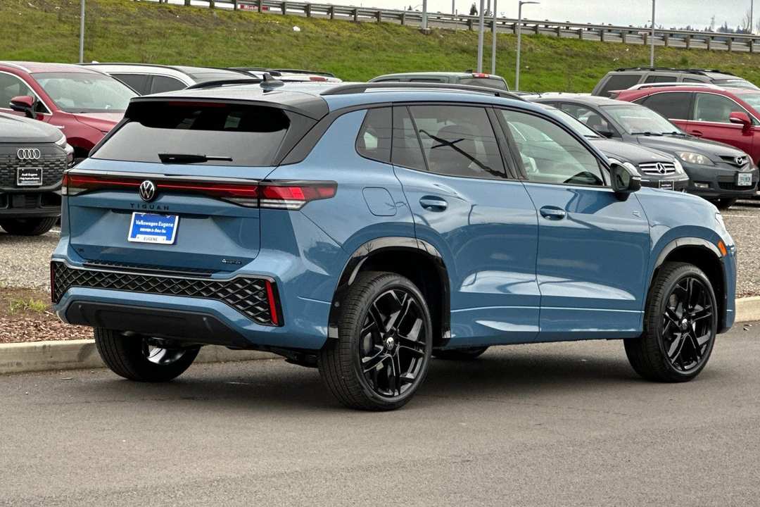 2026 Volkswagen Tiguan 2.0T SE RLine Black - Image 3