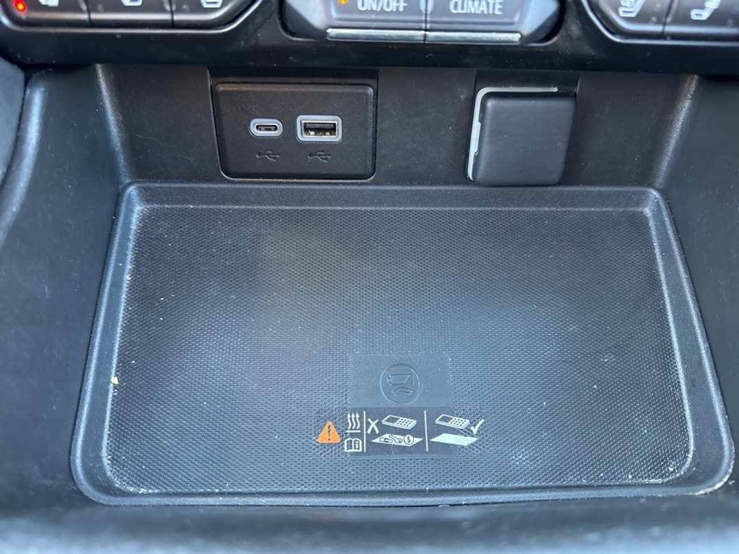 2024 Chevrolet Suburban High Country - Image 28