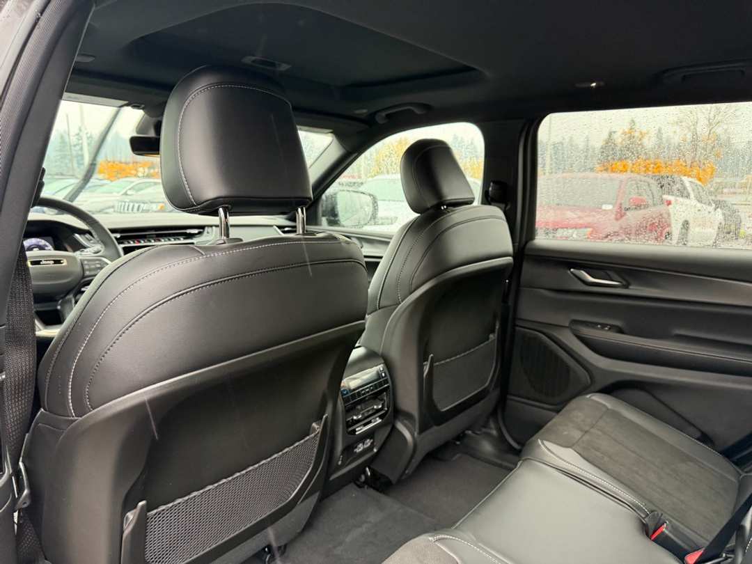 2025 Jeep Grand Cherokee L Altitude X - Image 30