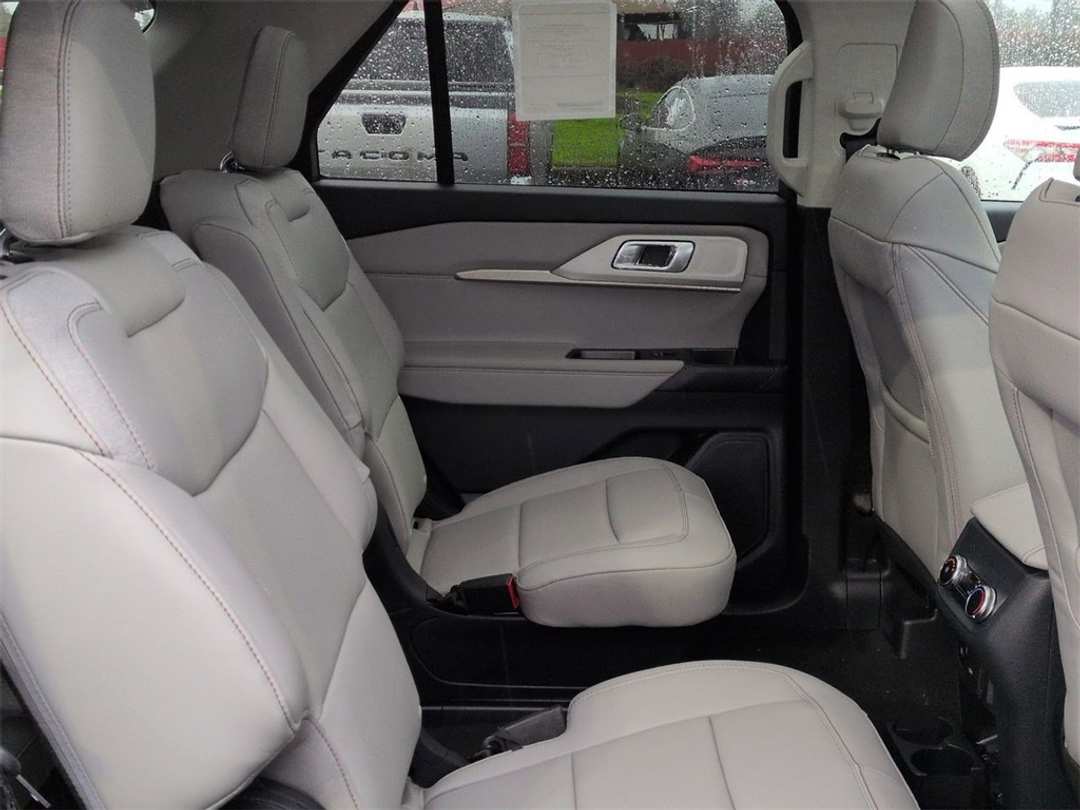 2026 Ford Explorer Active - Image 29