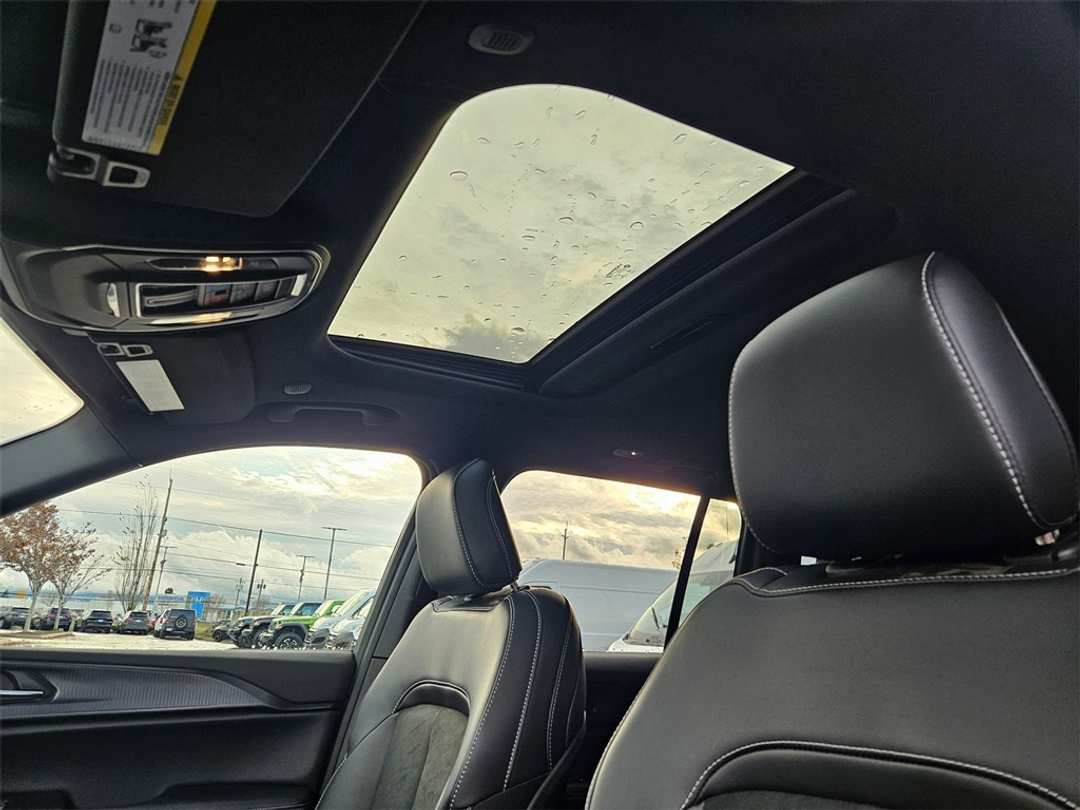 2025 Jeep Grand Cherokee Altitude X - Image 26