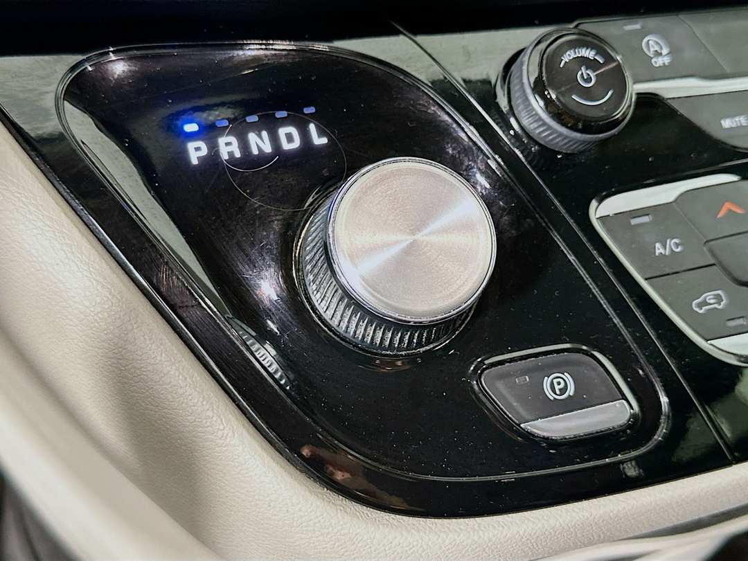 2019 Chrysler Pacifica Touring L - Image 17