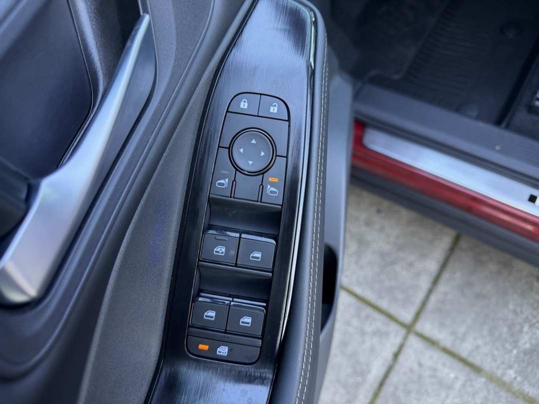 2026 Nissan Rogue Dark Armor - Image 12