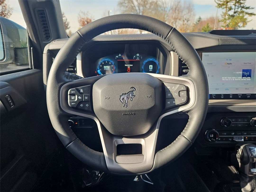 2025 Ford Bronco Outer Banks - Image 14