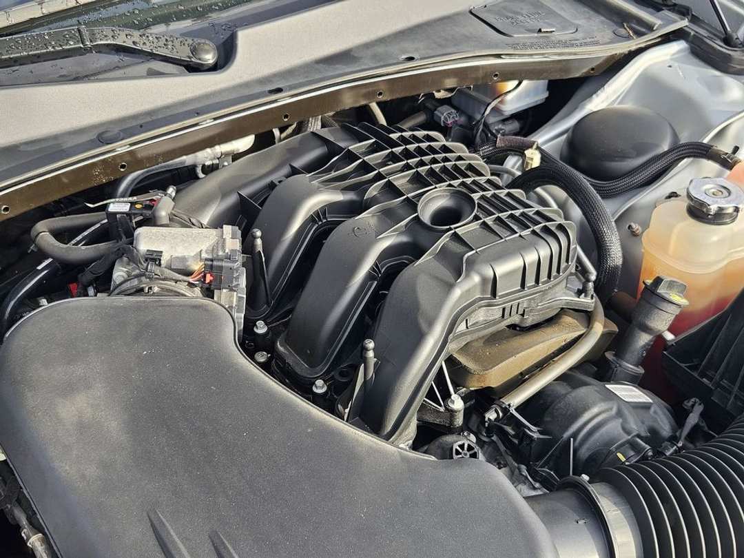 2023 Chrysler 300 S - Image 38