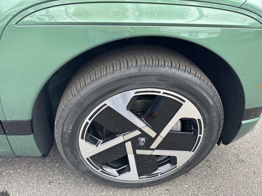 2026 Hyundai Ioniq 9 Performance Calligraphy - Image 9