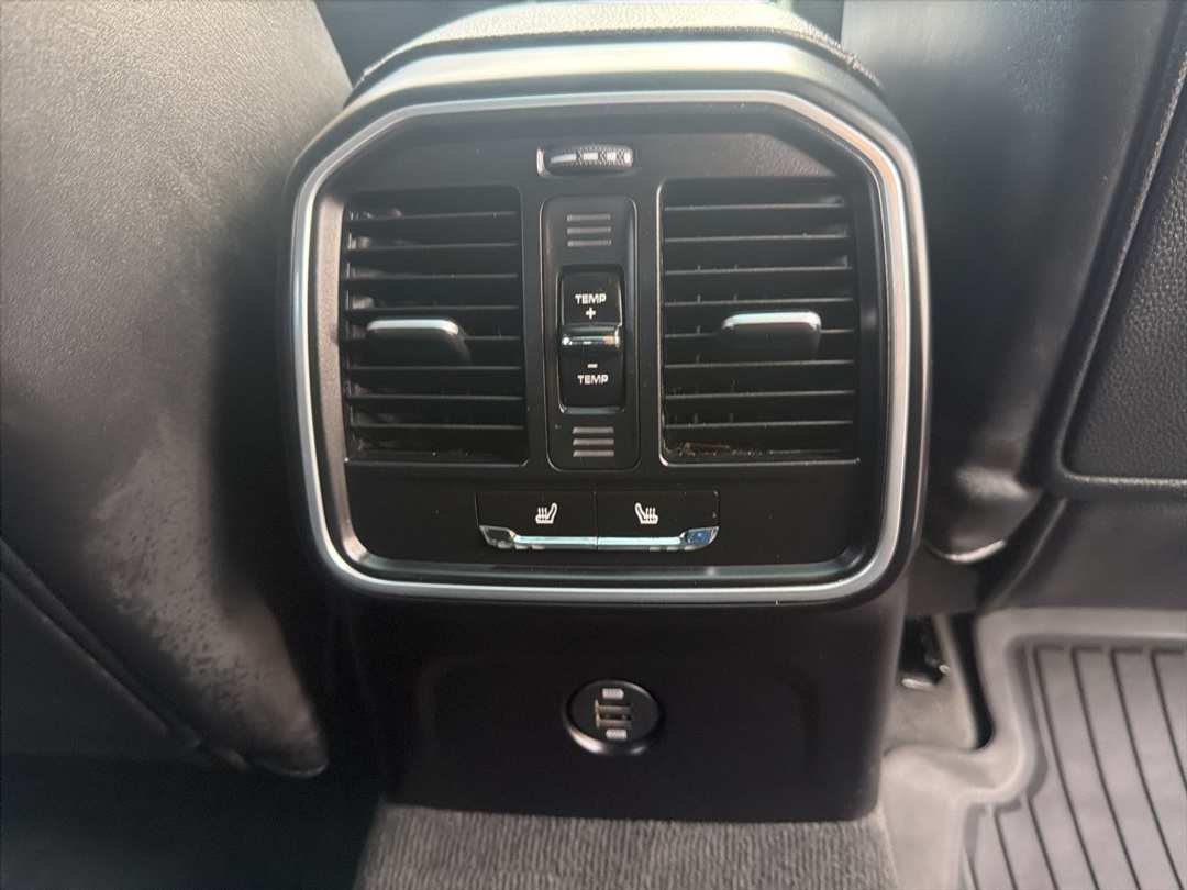 2018 Porsche Macan Base - Image 26