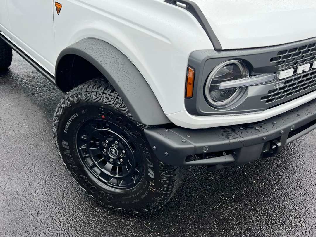 2026 Ford Bronco Badlands - Image 2