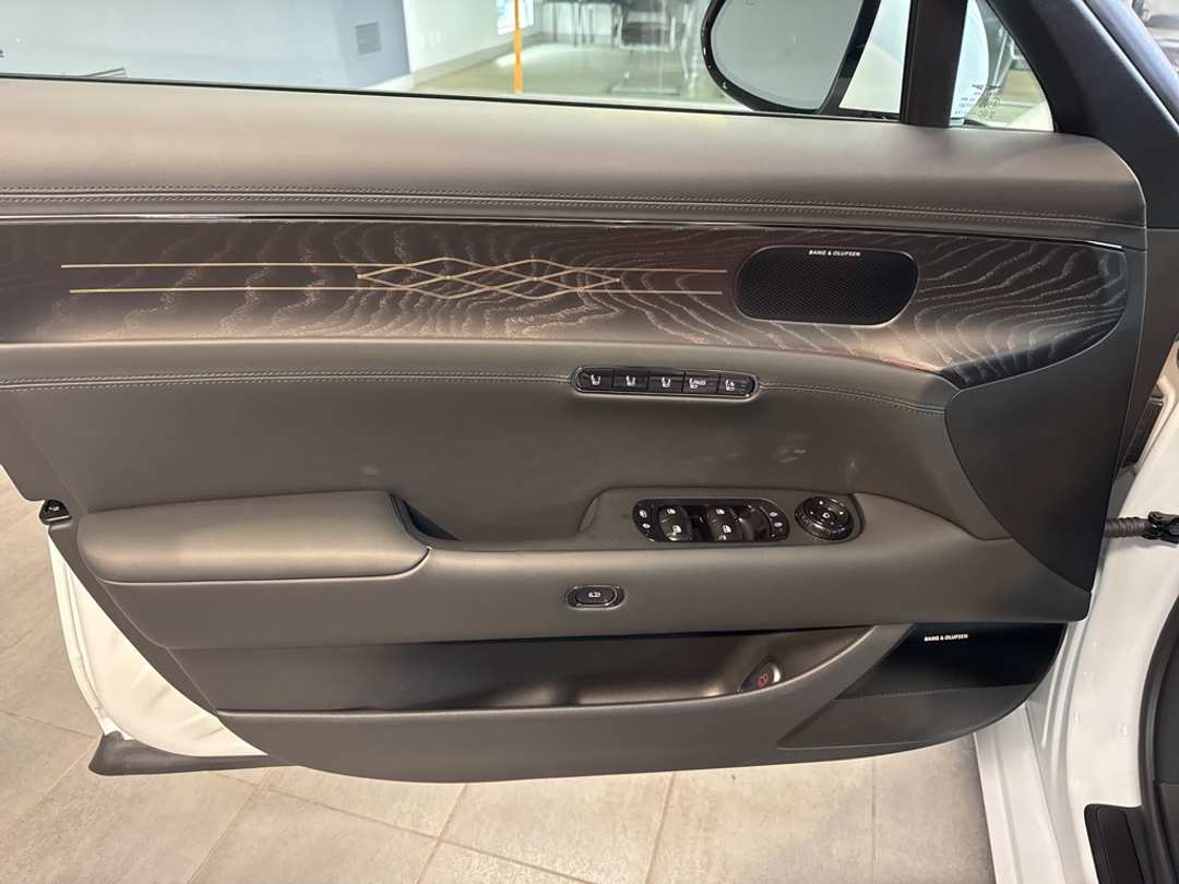 2026 Genesis G90 3.5T eSC - Image 13