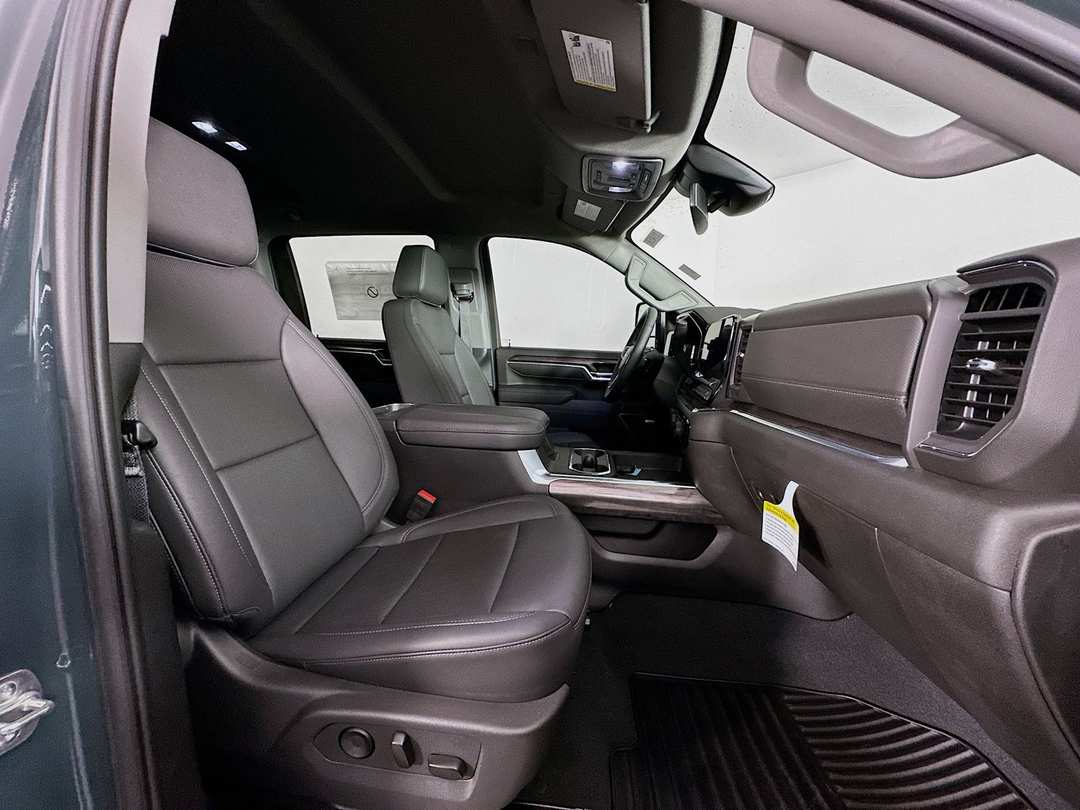 2025 Chevrolet Silverado 2500Hd LTZ - Image 30